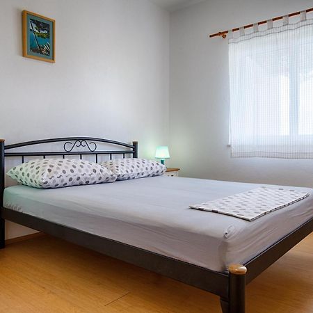 Apartments Zambarlin Komiza Exterior photo