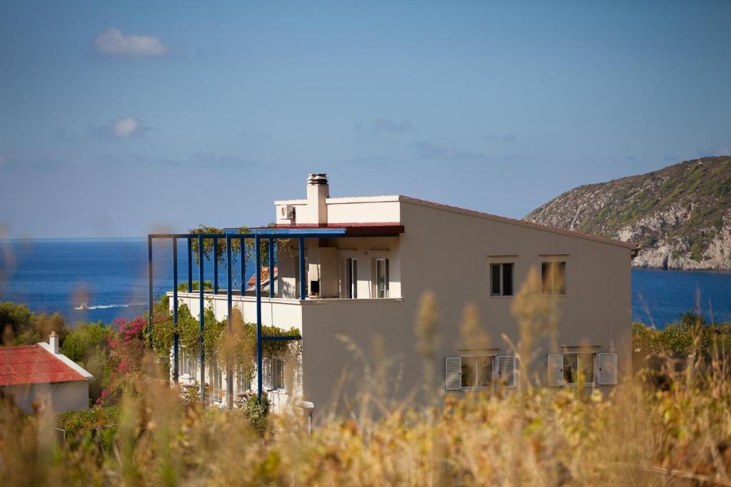 Apartments Zambarlin Komiza Exterior photo