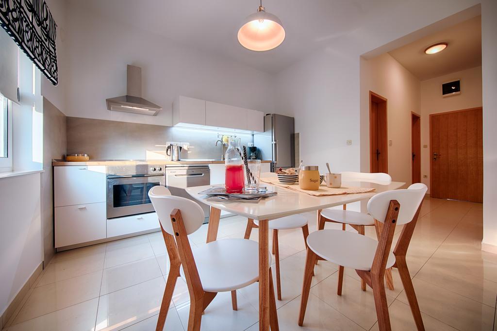 Apartments Zambarlin Komiza Exterior photo