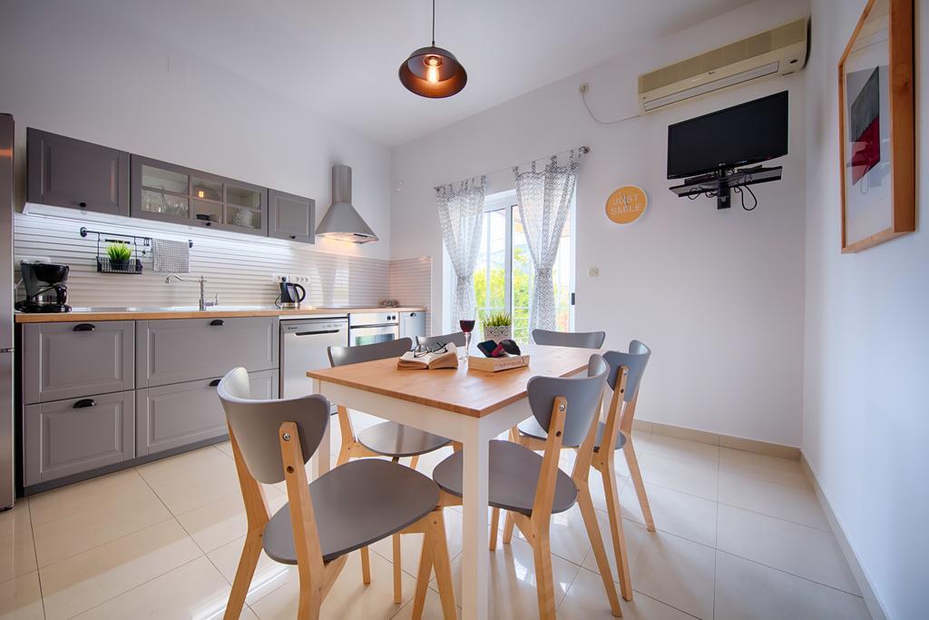 Apartments Zambarlin Komiza Exterior photo