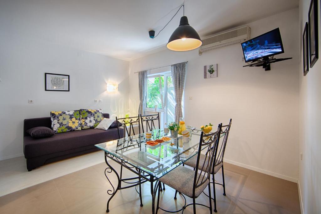 Apartments Zambarlin Komiza Room photo