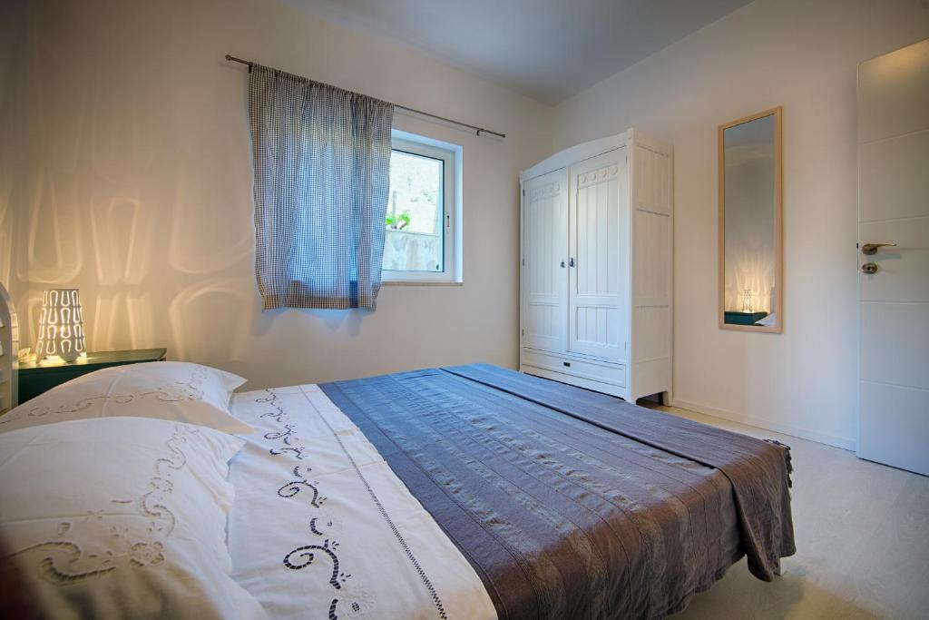 Apartments Zambarlin Komiza Room photo