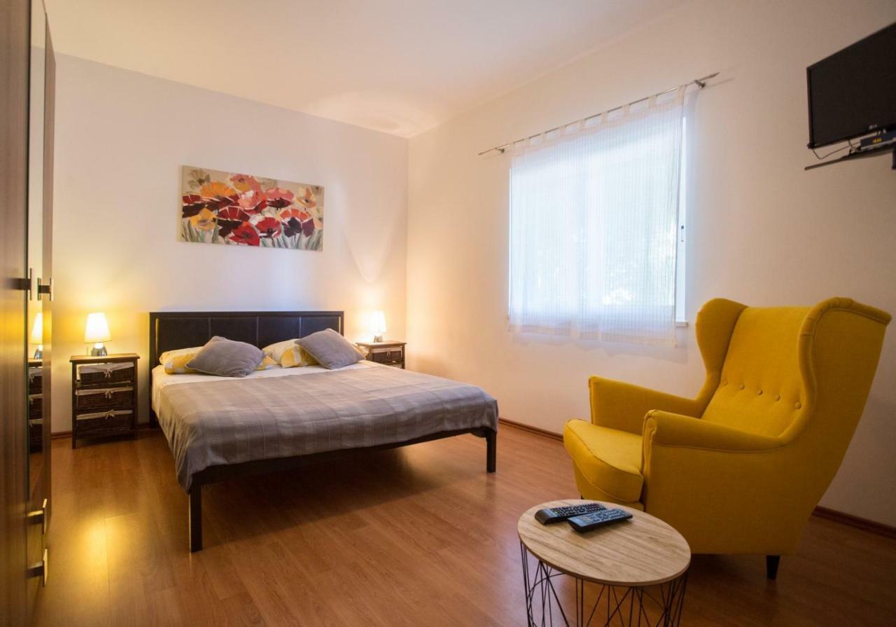 Apartments Zambarlin Komiza Exterior photo